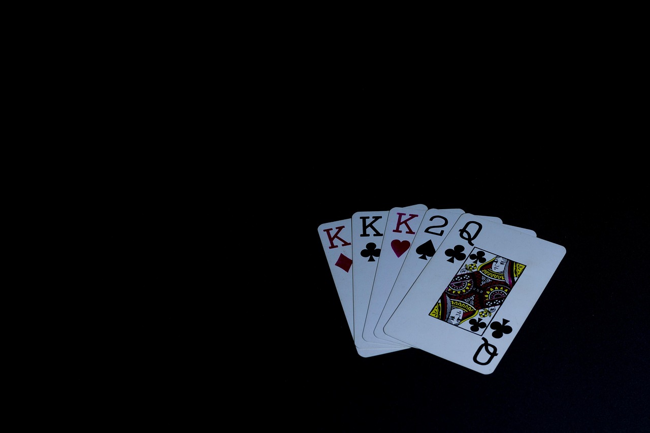 QQPOKER正版和盗版区别 - QQPOKER正版和盗版区别：3招教你识别安全官网，避免损失
