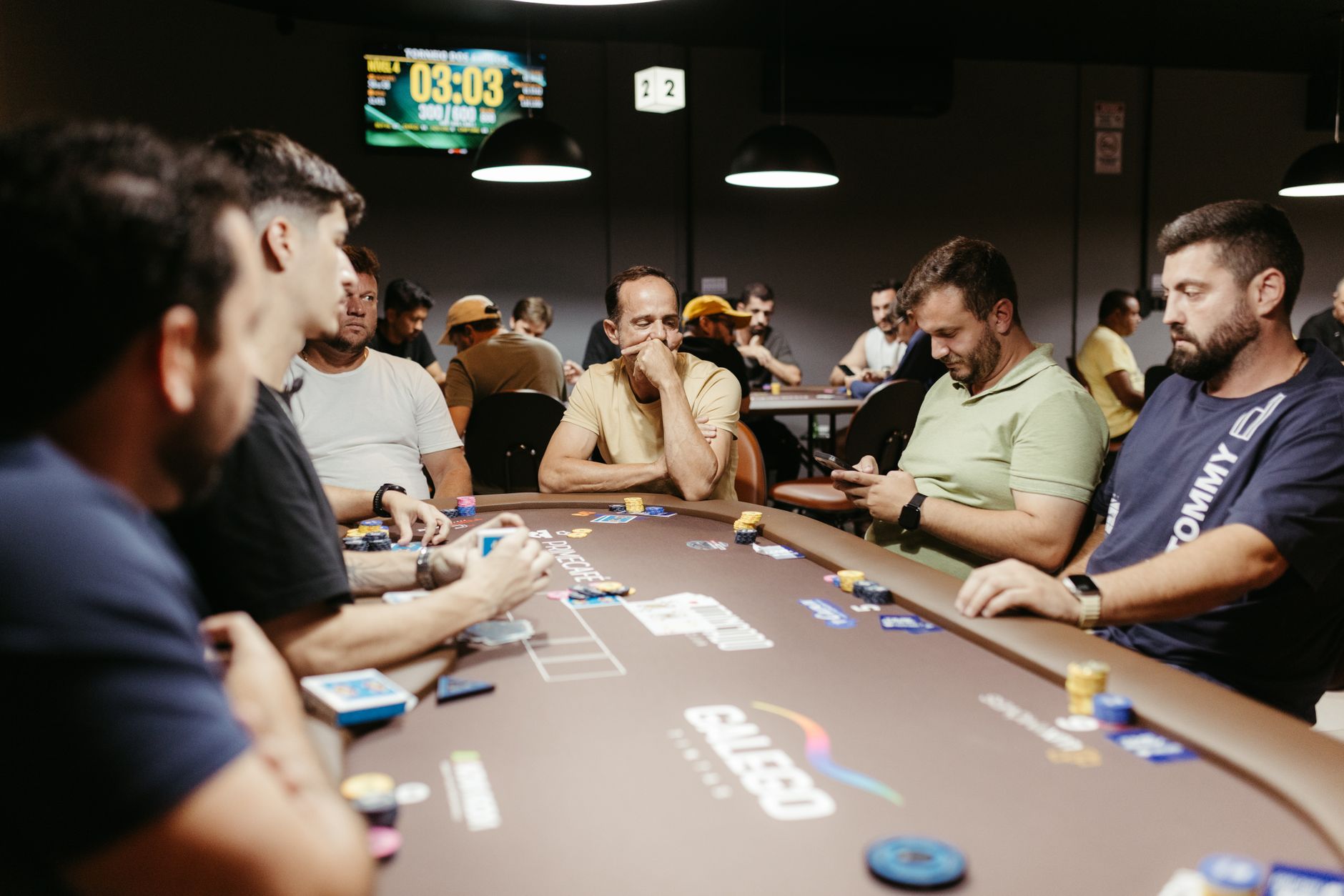 【正版下载】QQPOKER德州扑克新手入门:规则与牌型一文看懂(实战示例)