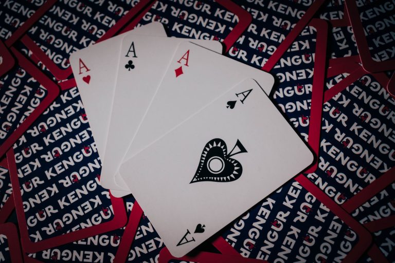 【情绪管理】QQPOKER德州扑克情绪管理三原则：冷静决策入门