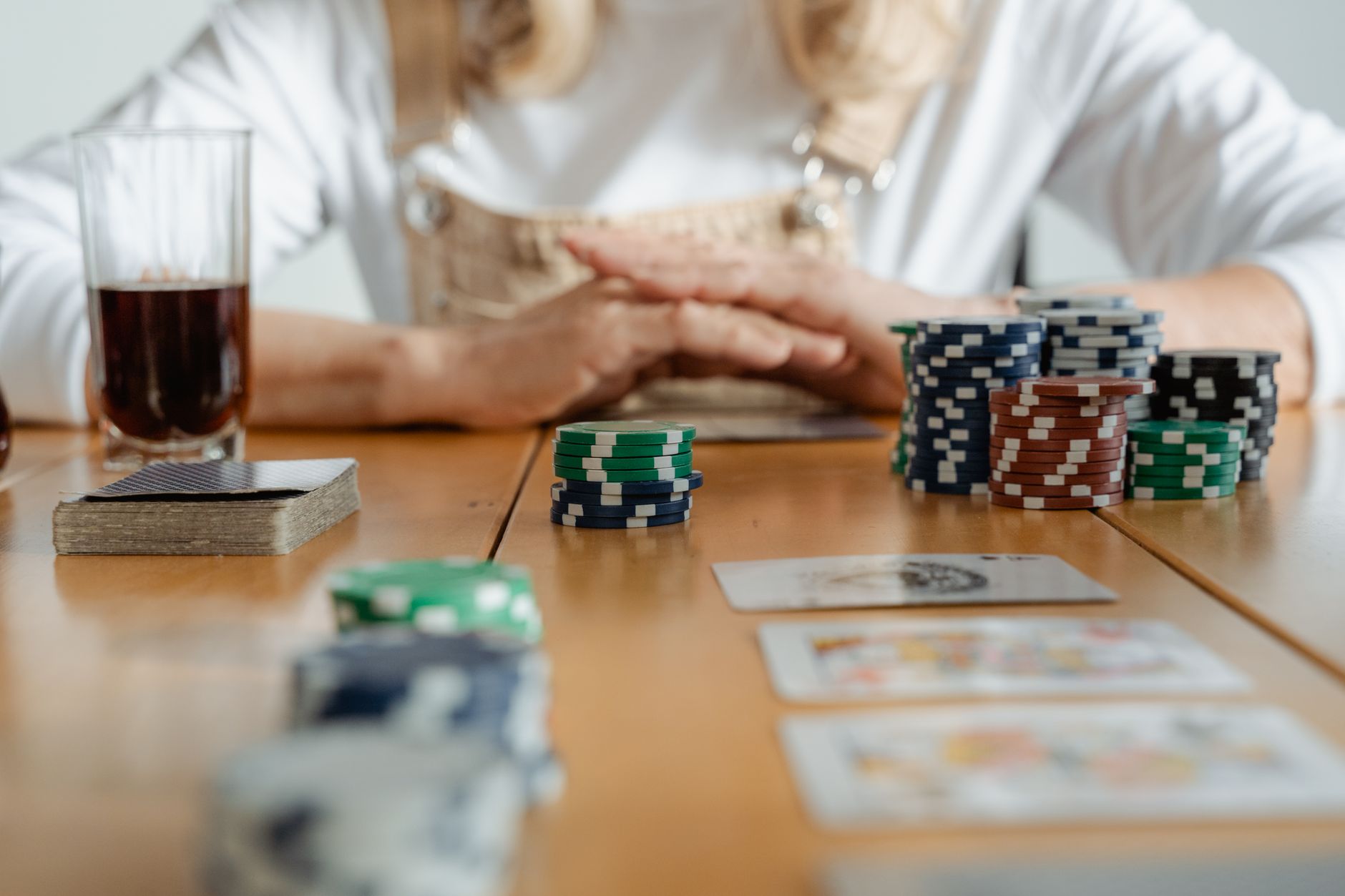QQPOKER网页版德州扑克新手教程：规则与技巧一文看懂（实战示例）