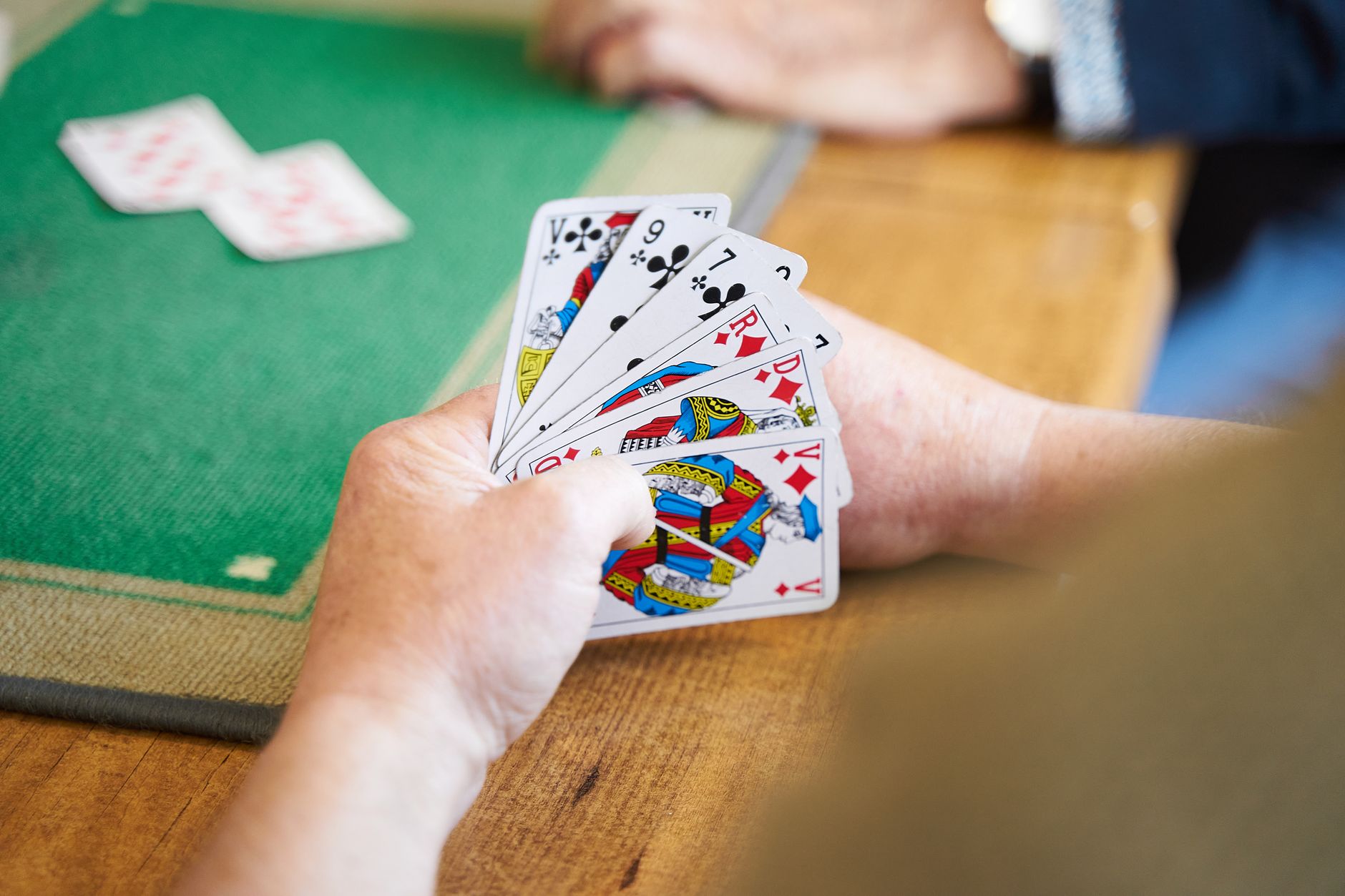 【规则详解】QQPOKER德州扑克公共牌发牌流程：翻牌转牌河牌一文看懂（实战示例）