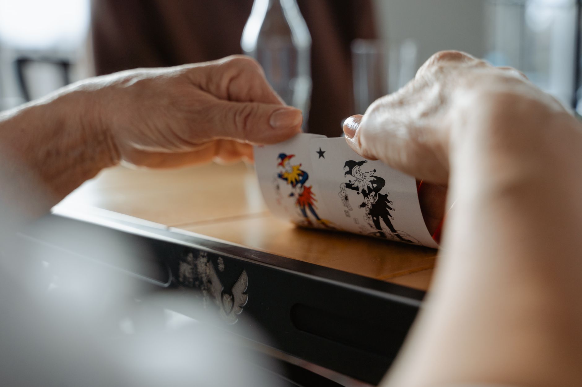 【技巧指南】QQPOKER德州扑克诈唬频率控制:新手必学的3个核心原则(实战示例)