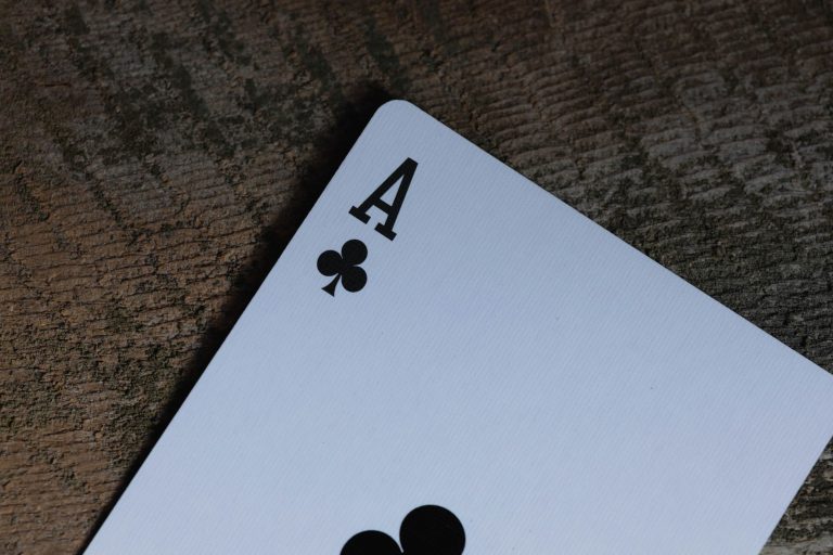 QQPOKER六人桌起手牌选择：新手必学的紧凶策略与范围指南