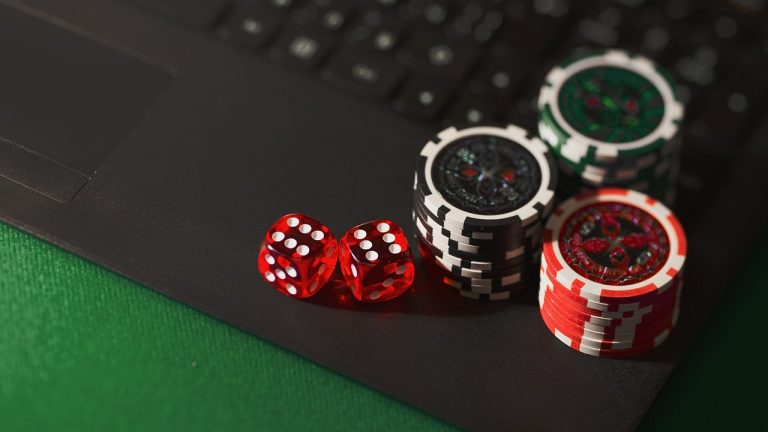 【电脑版指南】QQPOKER电脑版下载与安装：三步轻松上手德州扑克