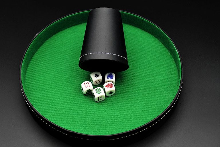 QQPOKER手机版新手入门：德州扑克规则与牌型大小一文看懂