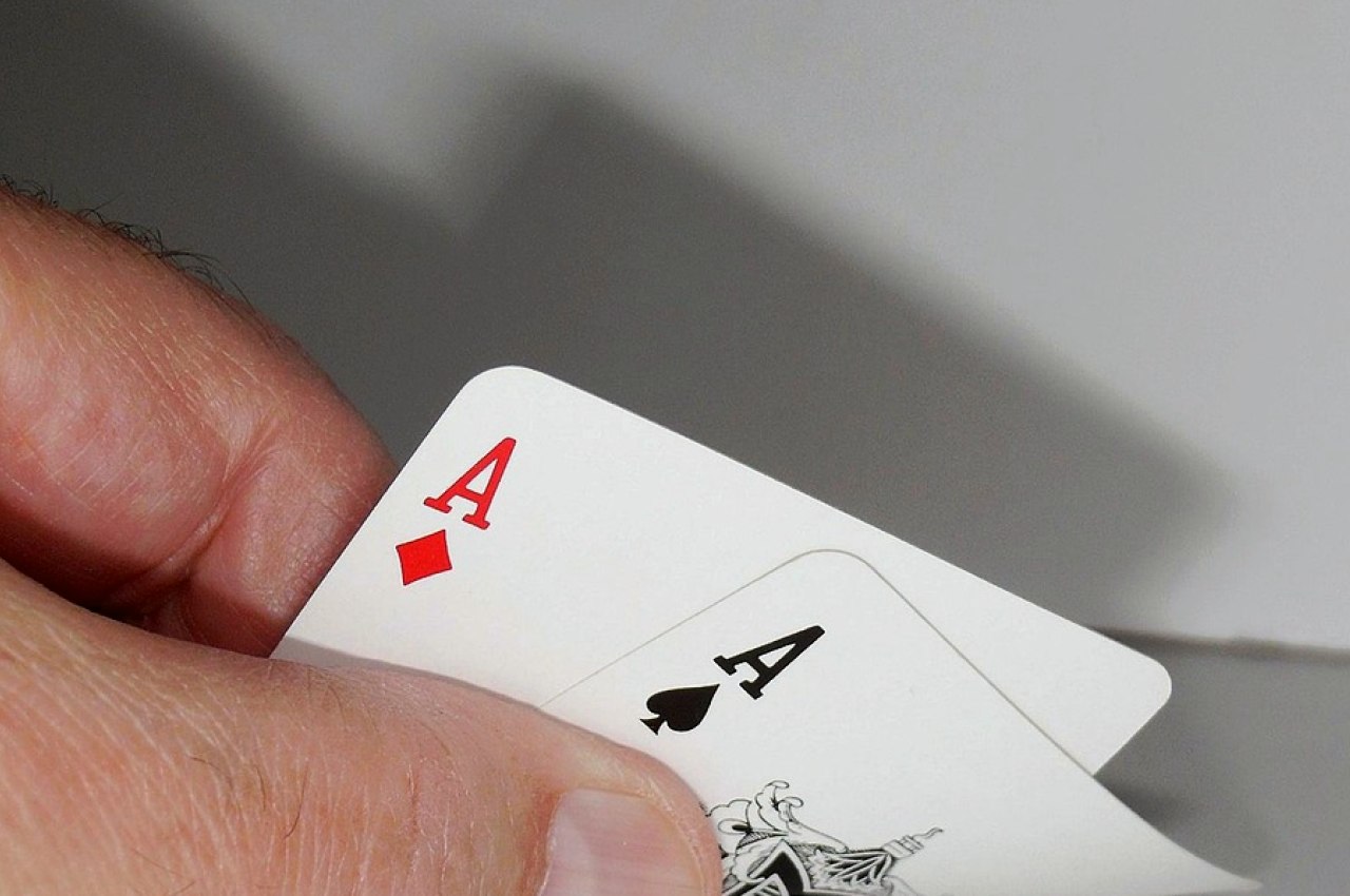 【下载教程】QQPOKER手机版iOS安卓下载安装，3步开始游戏