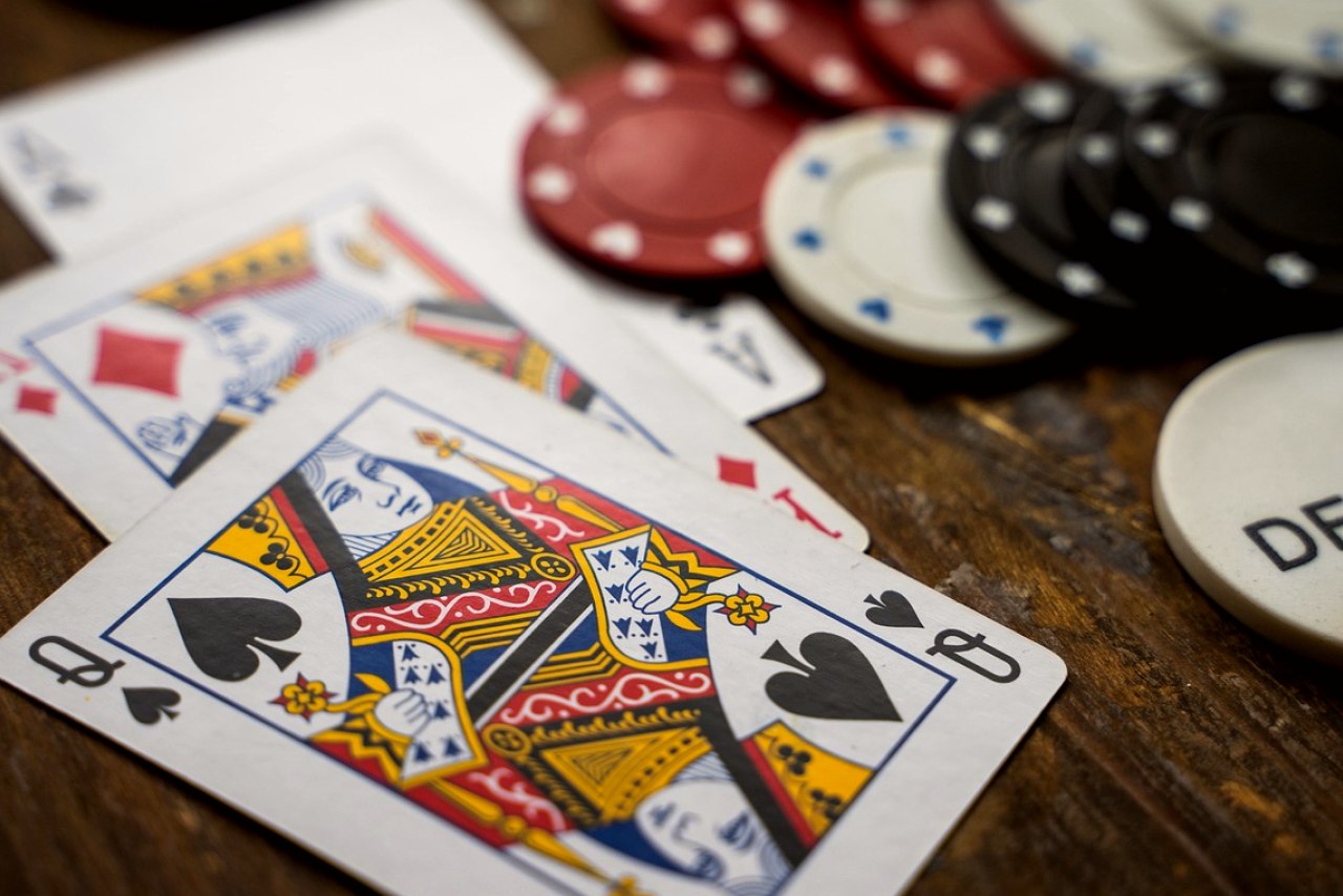 【策略分析】QQPOKER六大诈唬原因：掌握时机提升胜率