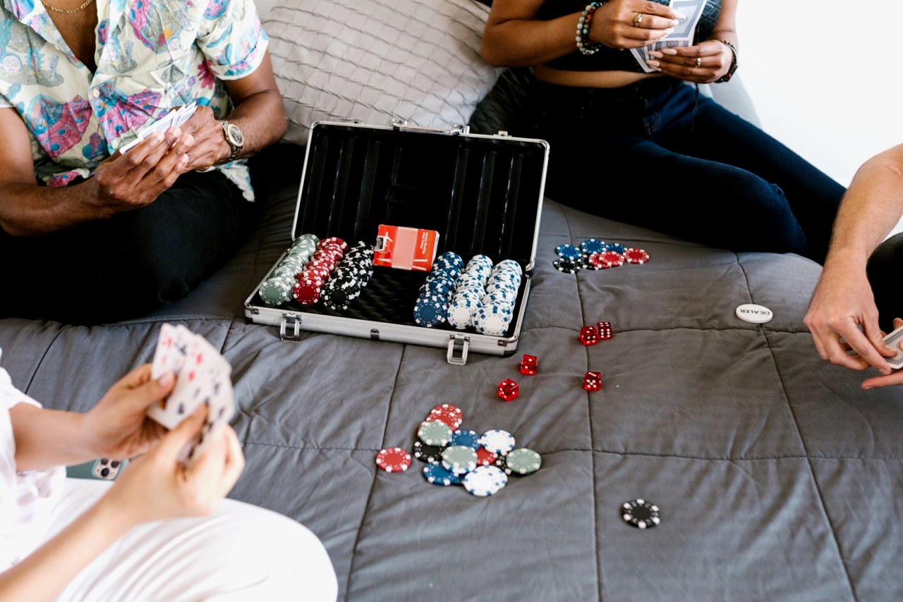 QQPOKER官网和哪个平台好？对比主流平台选择最安全的德州扑克平台