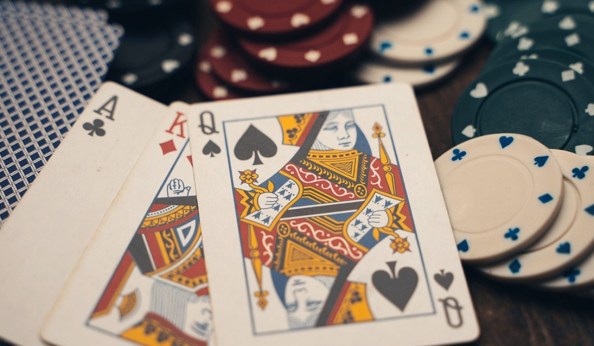 QQPOKER德州扑克规则详解 - QQPOKER德州扑克规则详解:新手必读的完整玩法指南