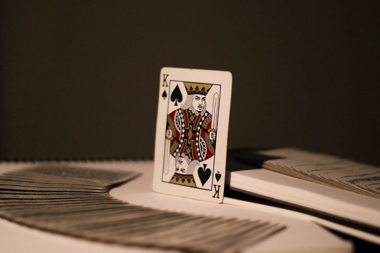 QQPOKER德州扑克位置打法详解：新手如何利用位置优势赢牌