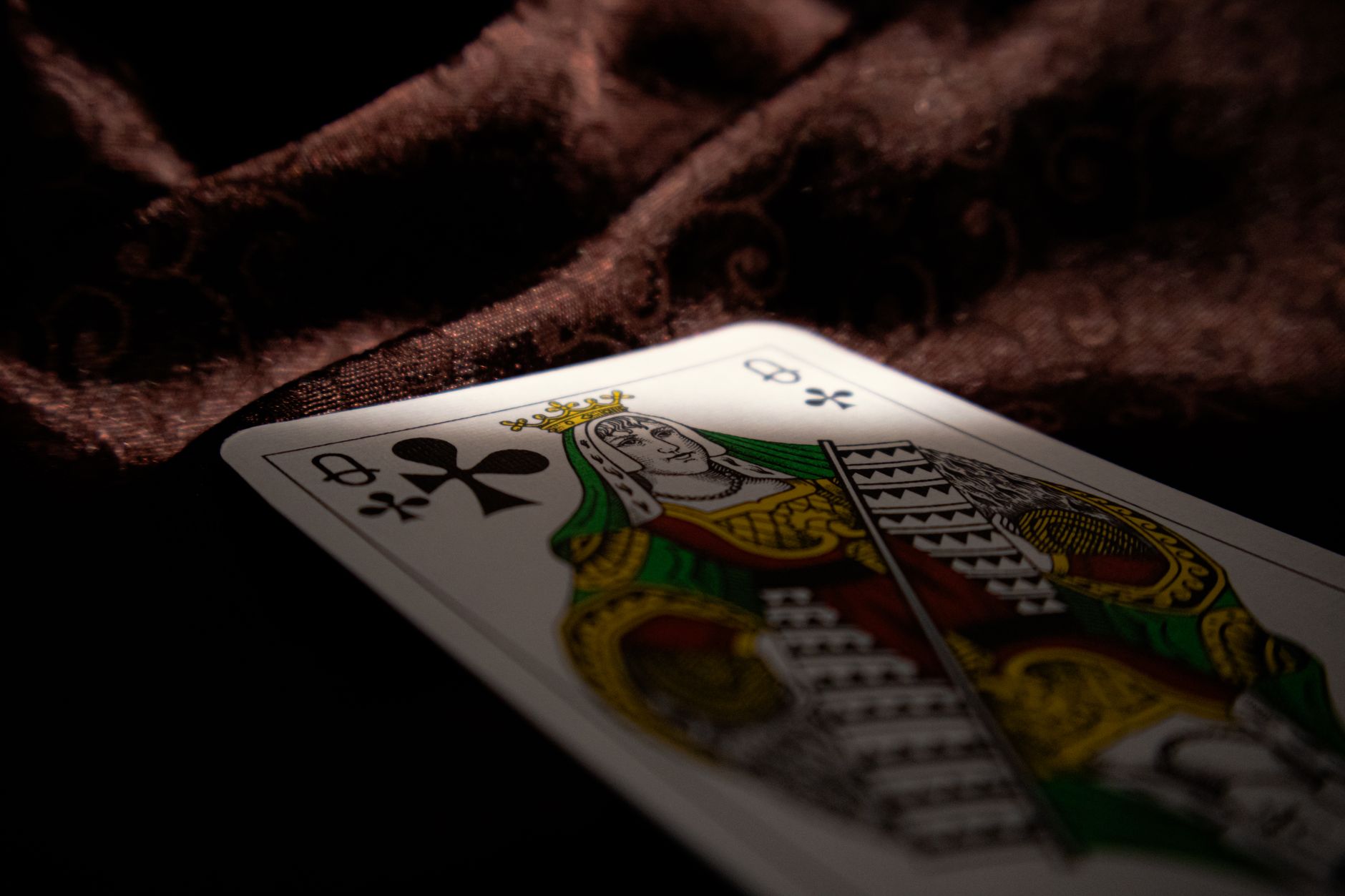 【策略进阶】QQPOKER德州扑克牌桌形象构建方法:从紧到松的实战技巧(要点图解)