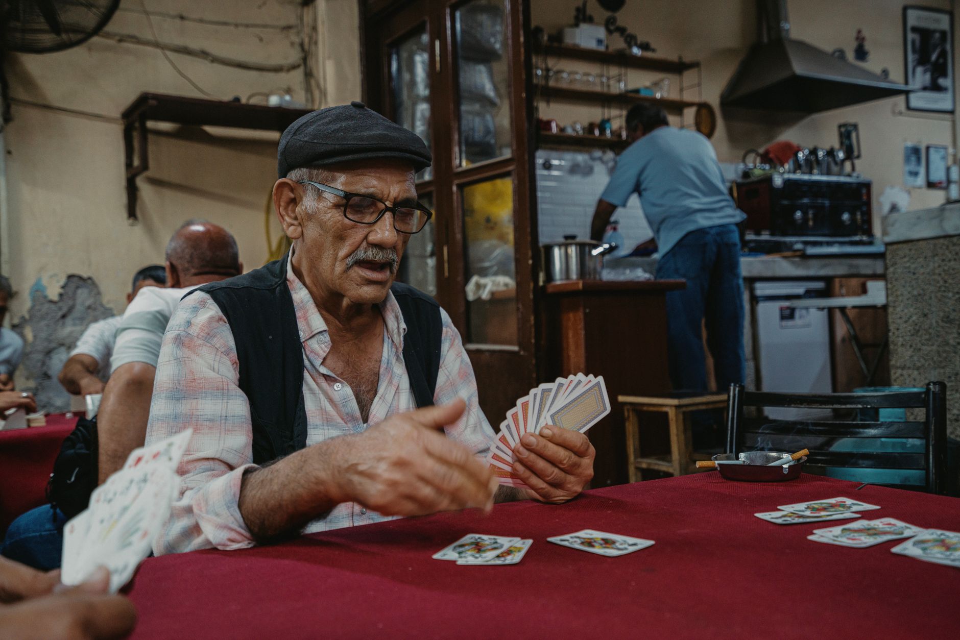 QQPOKER慢玩强牌三大时机:翻牌圈、转牌圈与河牌圈的陷阱技巧(要点图解)