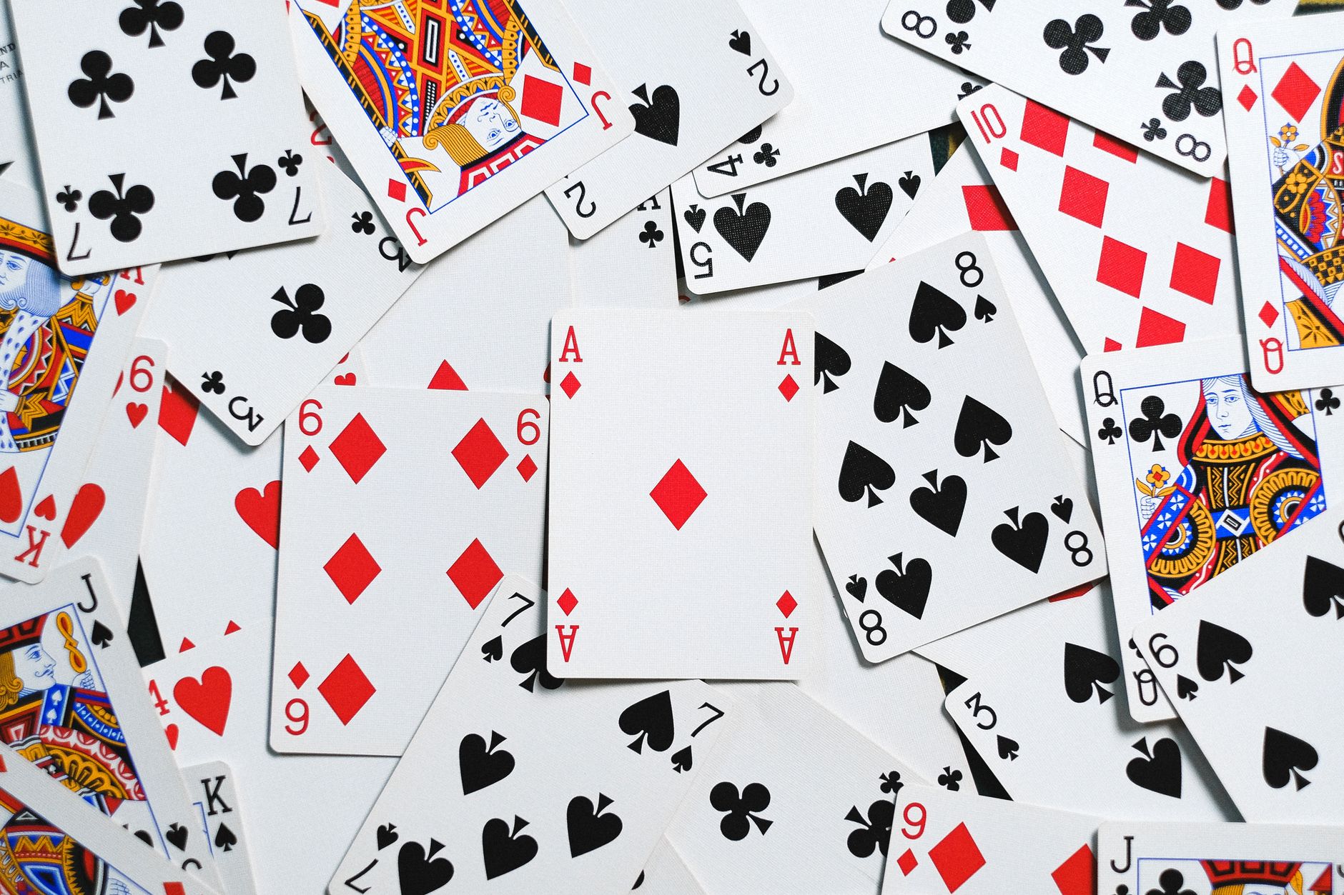 QQPOKER位置优势利用六原则:掌握翻牌后主动权,提升胜率(实战示例)