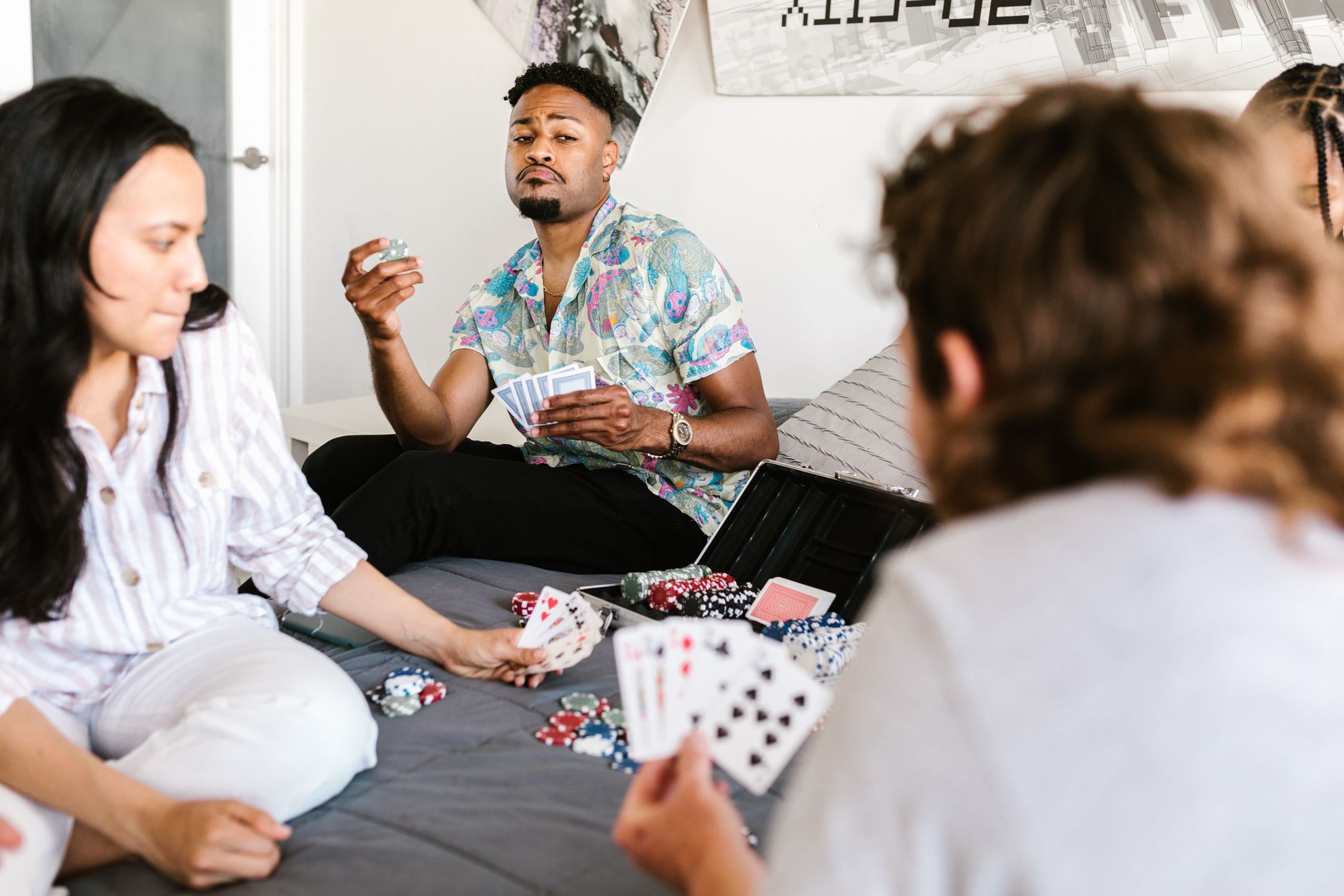 QQPOKER官网入口正版验证:三步识别安全平台,放心上手德州扑克(实战示例)